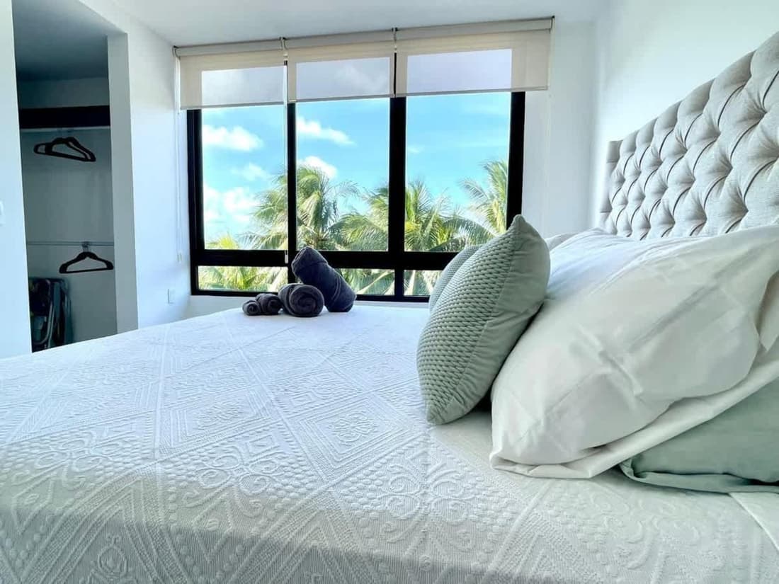 Beautiful Loft with Unique Rooftop & Location!