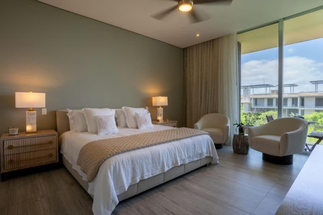 3BR Luxury Condo w/ Private Rooftop Pool & Gym