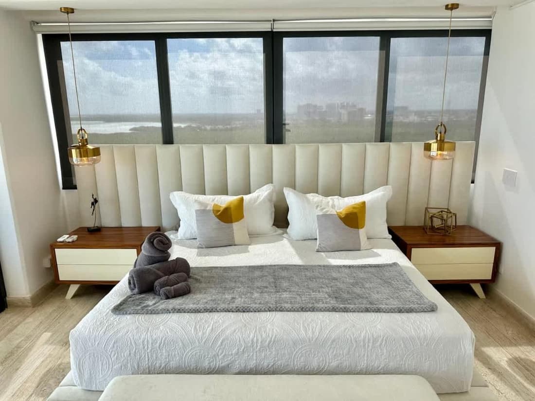 3BR Luxury Oceanfront Apt w/ Pool, Gym & Views!