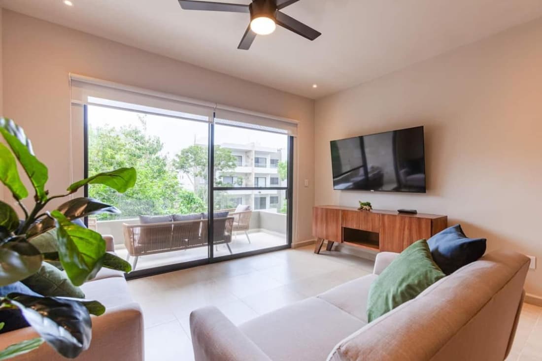 Families Paradise 10min to Beach WIFI 300MB Gym