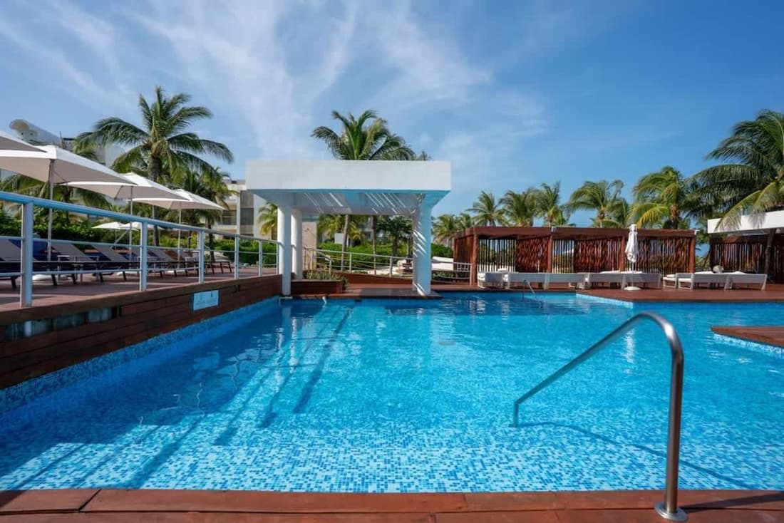 3BR Beachfront Luxury Condo w/ Great Features