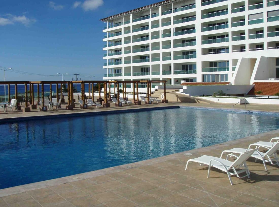 Palmar Condominium 1C - Ocean front - Garden level