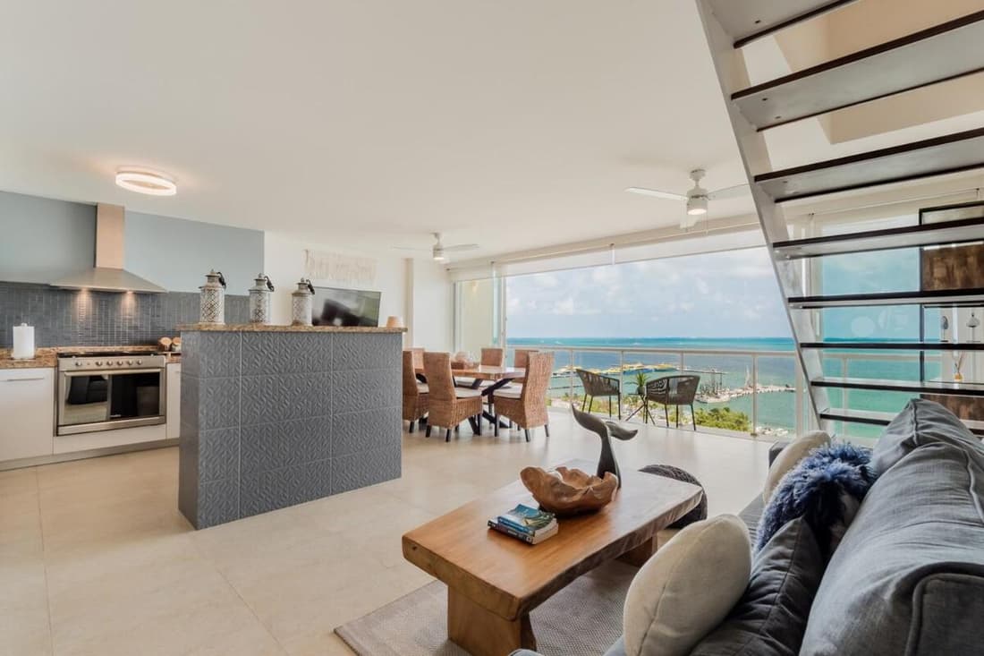 CARACOLA Beachfront PH with pool by Casa Paraiso