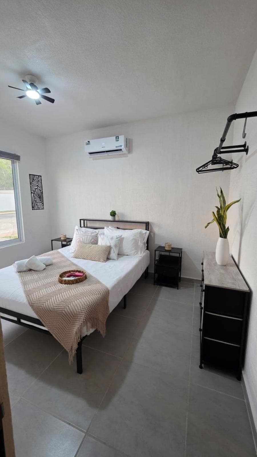 New Casa Flores in Polígono Sur with pool