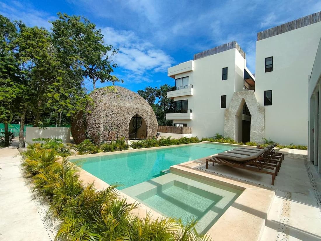 Tropical Escape in a Cozy Studio Paam Cheel