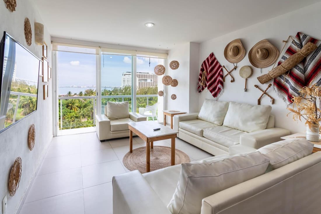 Beachfront Condo AC Pool WiFi Laundry