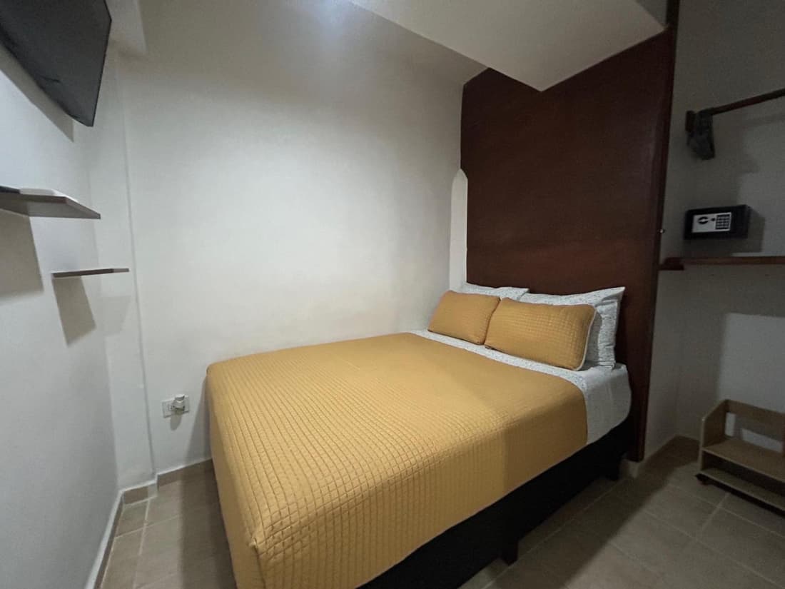 SMALL, Alojamiento Zona Hotelera