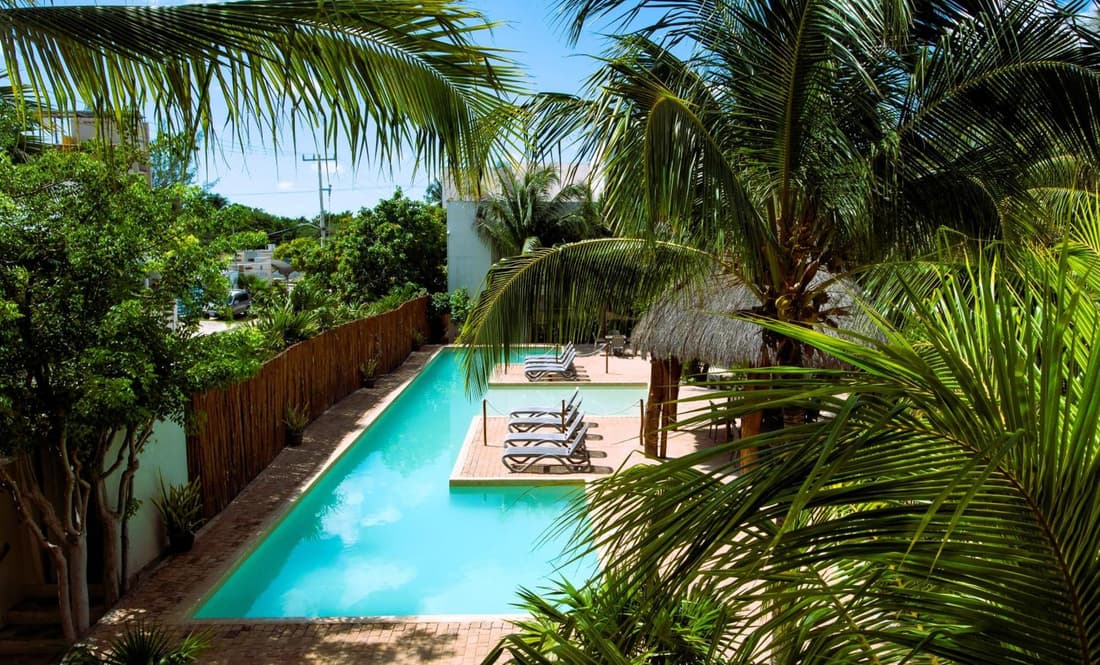 1 block from the Ocean, comfy condo with pool view