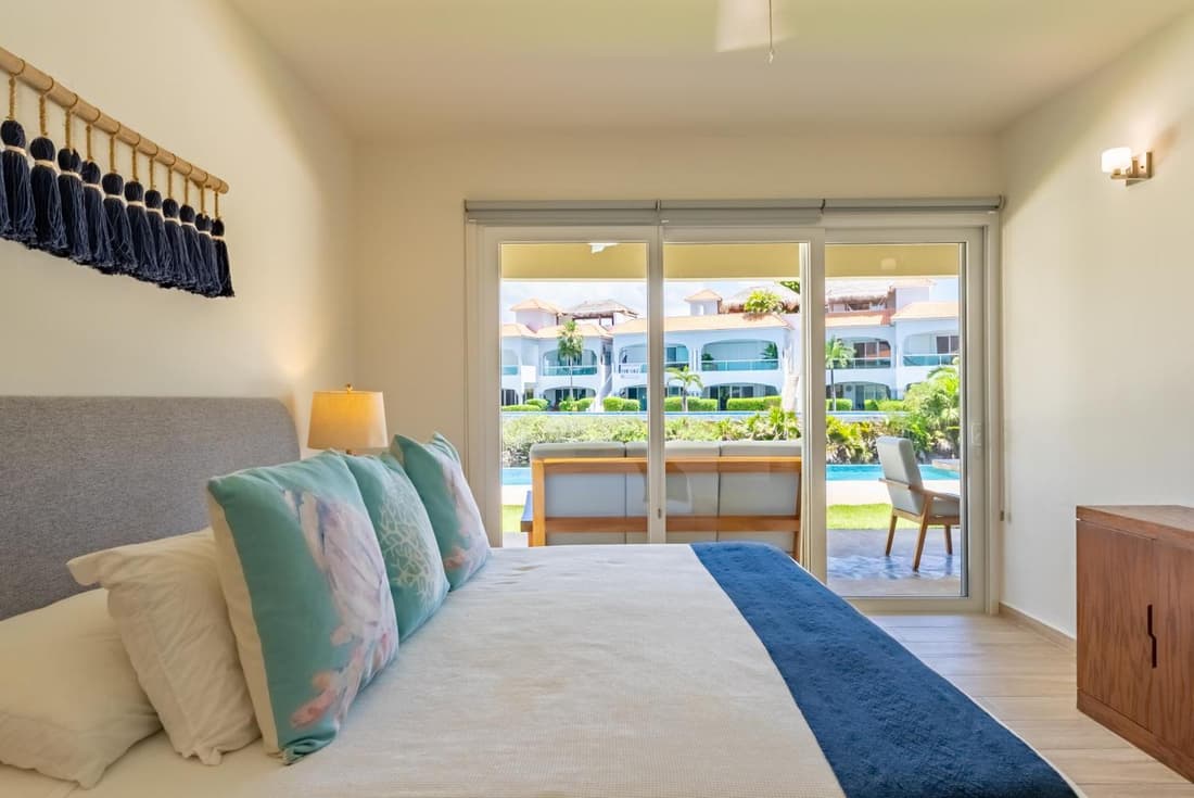 Lagoonfront Apartment with Pool and Beach Access