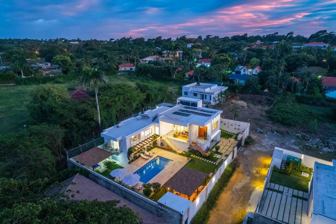 Luxurious Listed New Villa With 5 Br- 6 Bt In Sosua