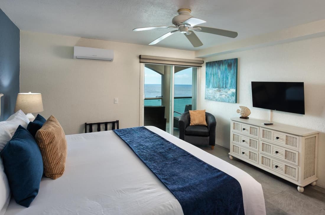 Oceanfront Luxury -4-King Suites Dive Pick Ups-Walk to Dining & Shops