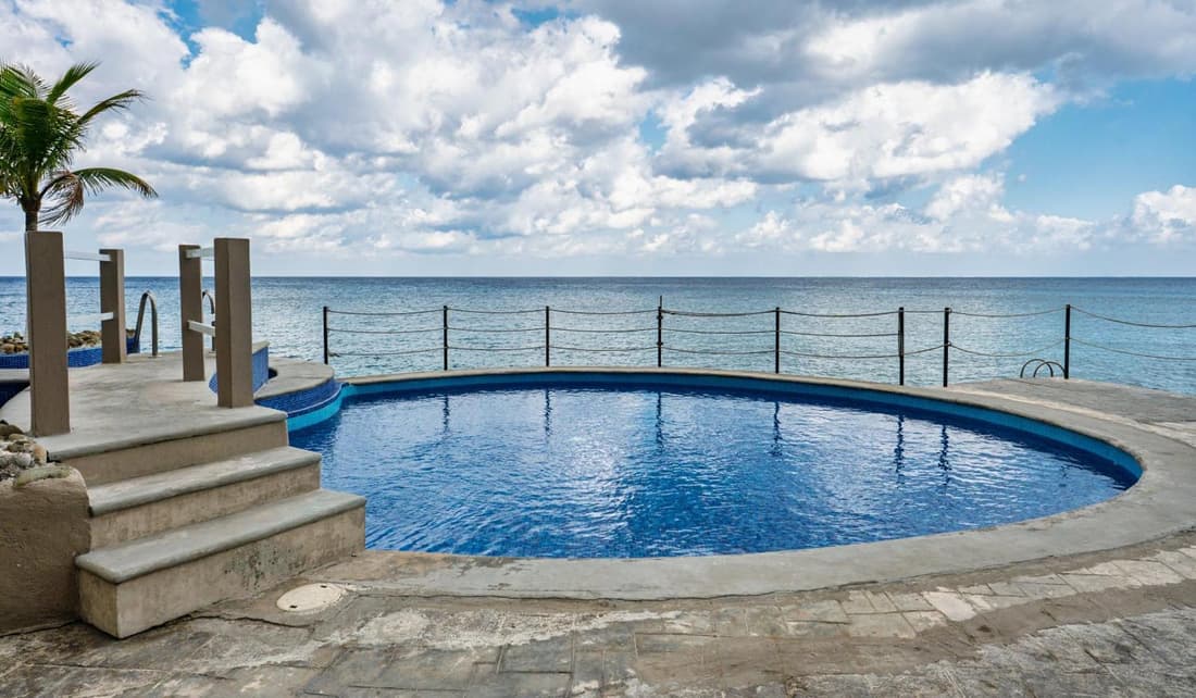 Oceanfront Luxury -4-King Suites Dive Pick Ups-Walk to Dining & Shops