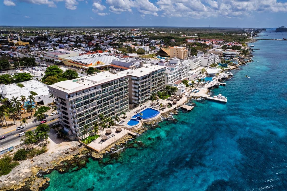 Oceanfront Luxury -4-King Suites Dive Pick Ups-Walk to Dining & Shops