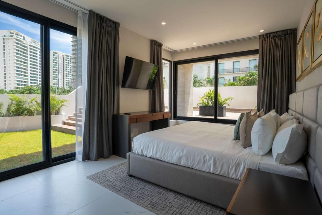 Modern Apartment with Marina & Beach Access