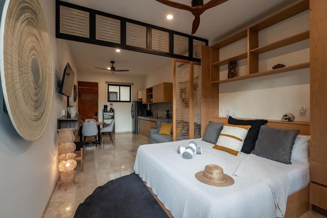 Tropical Escape in a Cozy Studio Paam Cheel