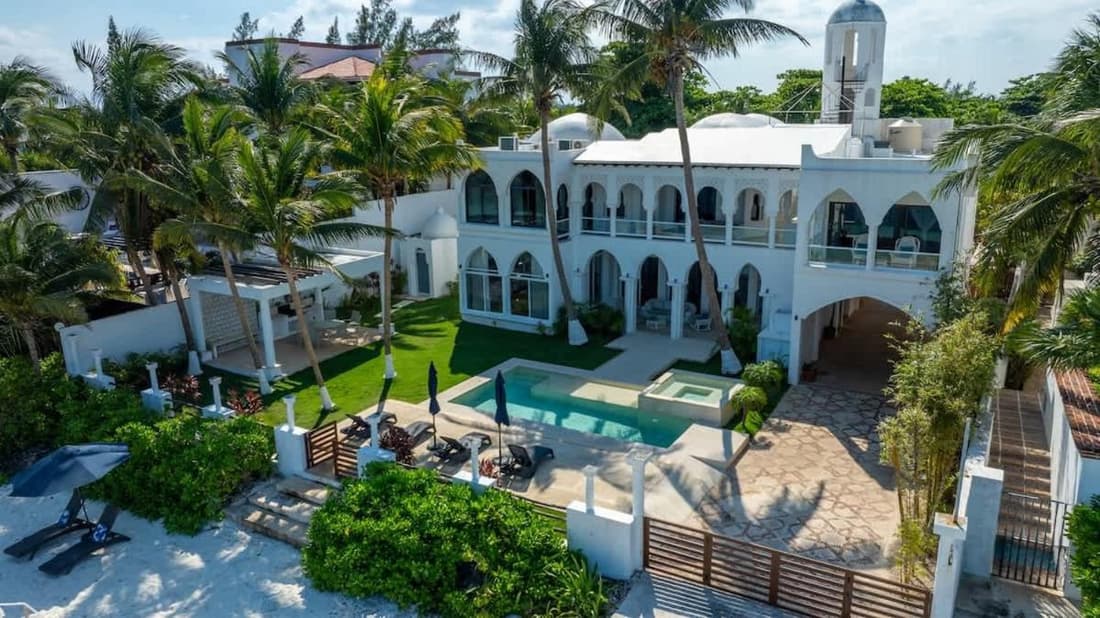 Unique 5BR Beachfront Villa w/ Private Pool!