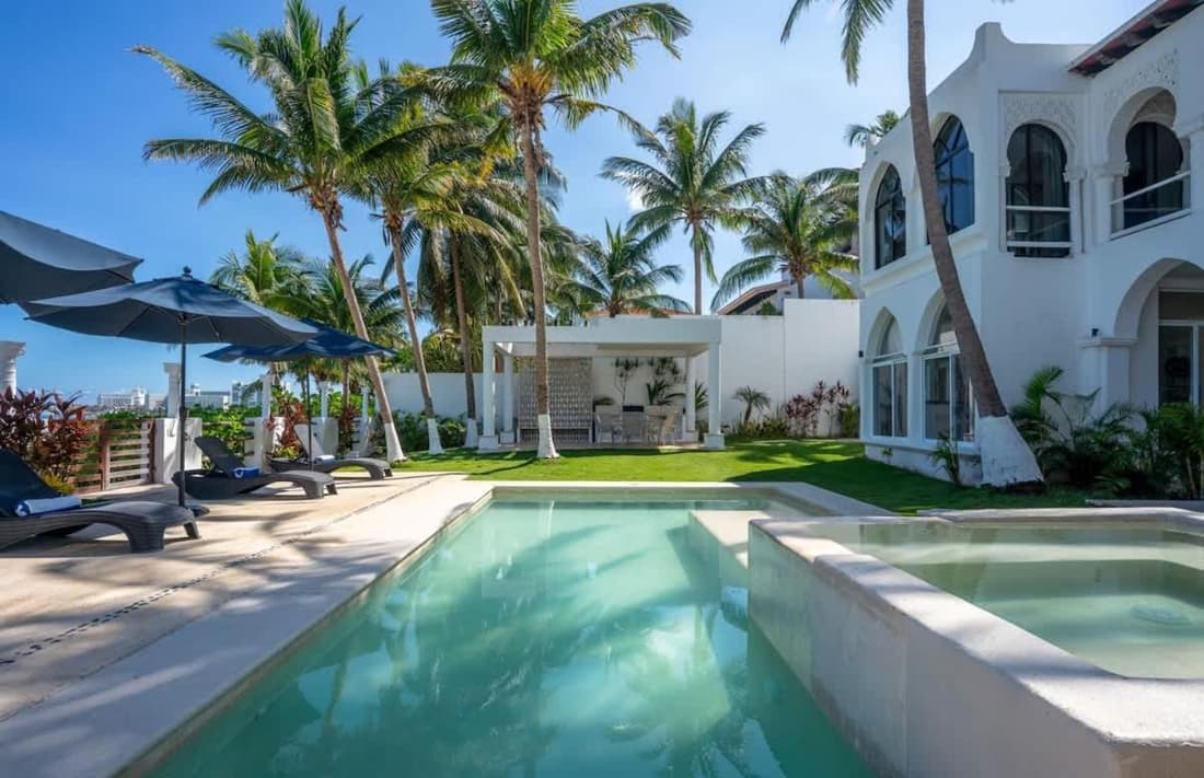 Unique 5BR Beachfront Villa w/ Private Pool!