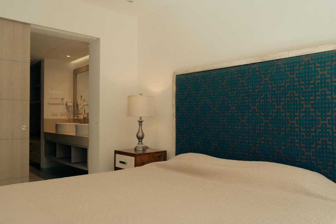 Bright 2BR Apartment with Terrace & Pool, Lorena Ochoa Residences