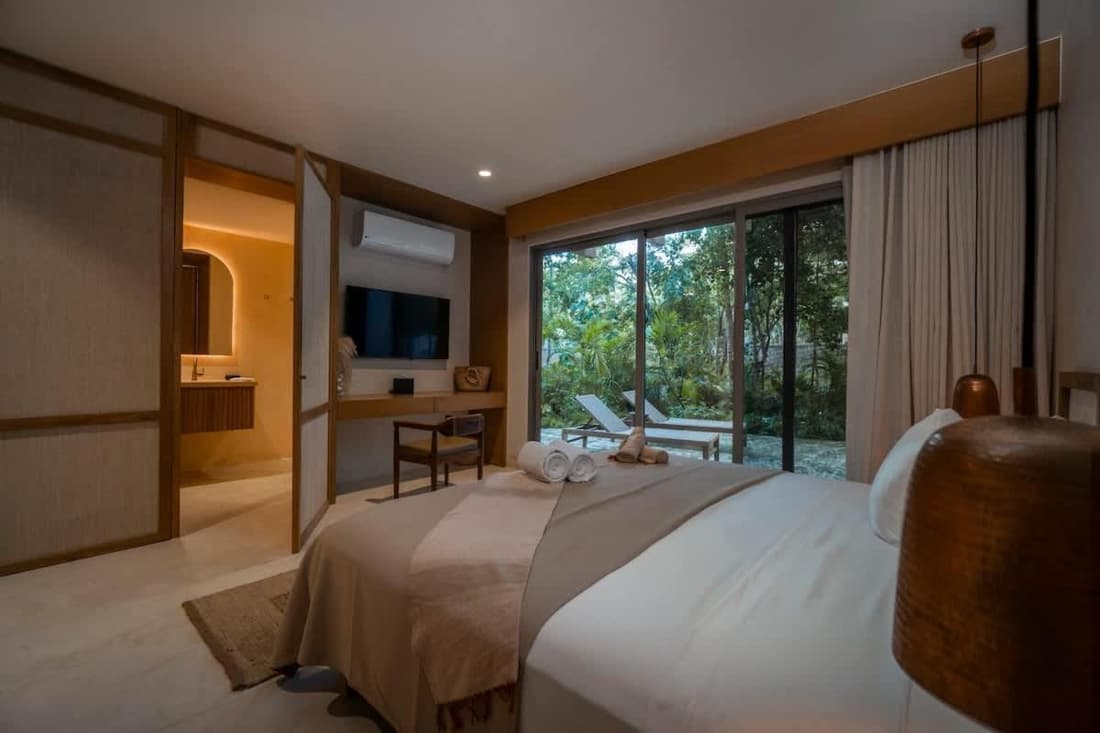 Aflora Townhouse Style - 3BR Garden Condo with Private Pool & Huge Common Pool
