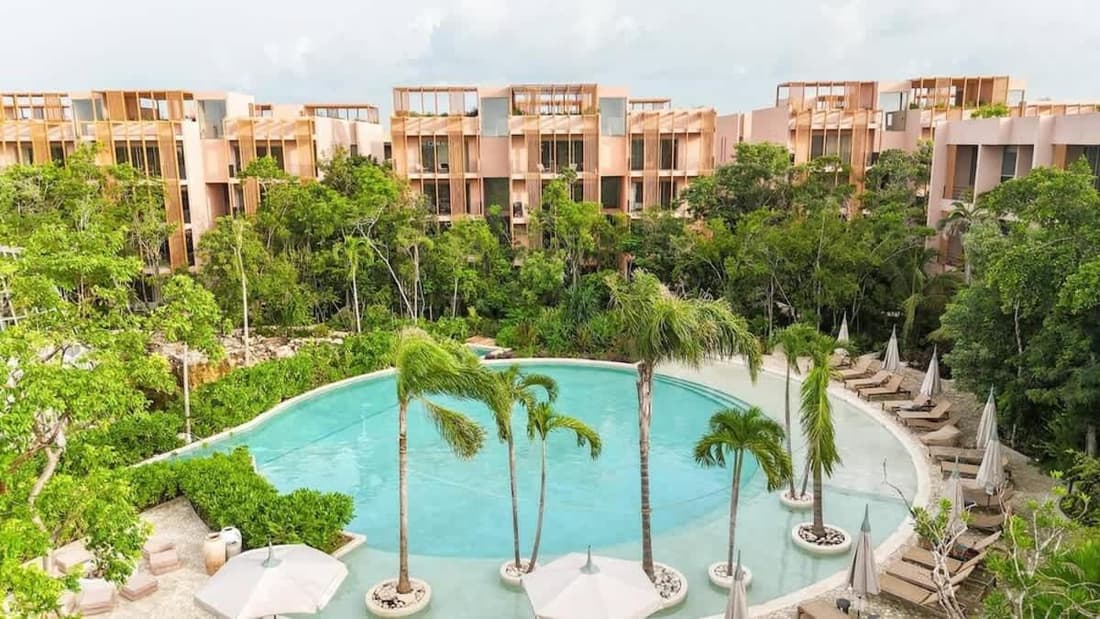Aflora Townhouse Style - 3BR Garden Condo with Private Pool & Huge Common Pool