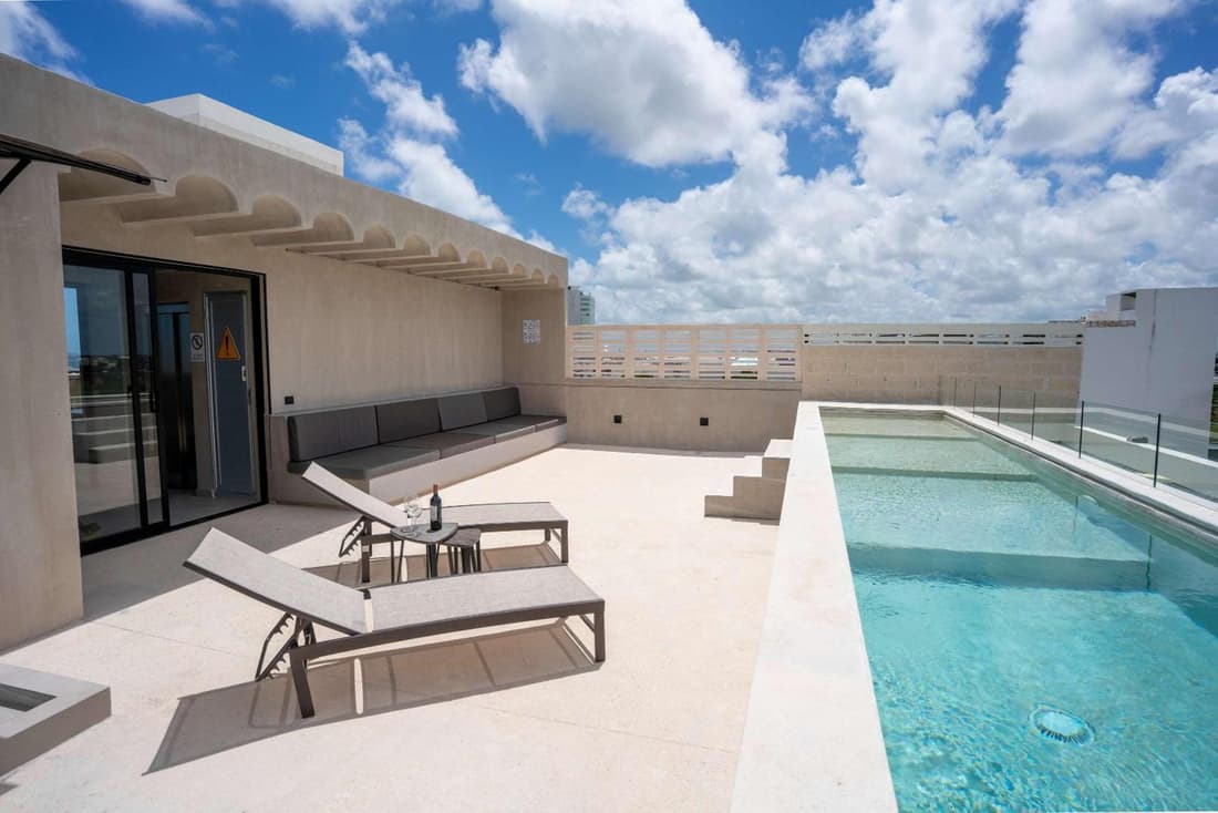 Work and Relax Studio with Rooftop and Workspace