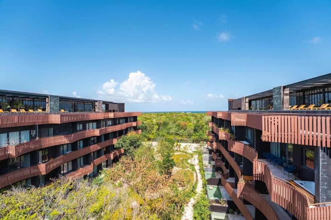 AMIRA - Stylish Penthouse with Rooftop Pool & Sea Horizon