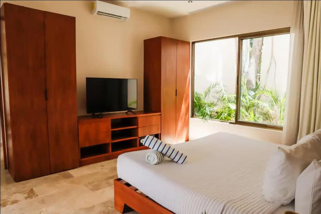 Huge 10BR Luxury Villa complex with Private Pool & Serene Setting