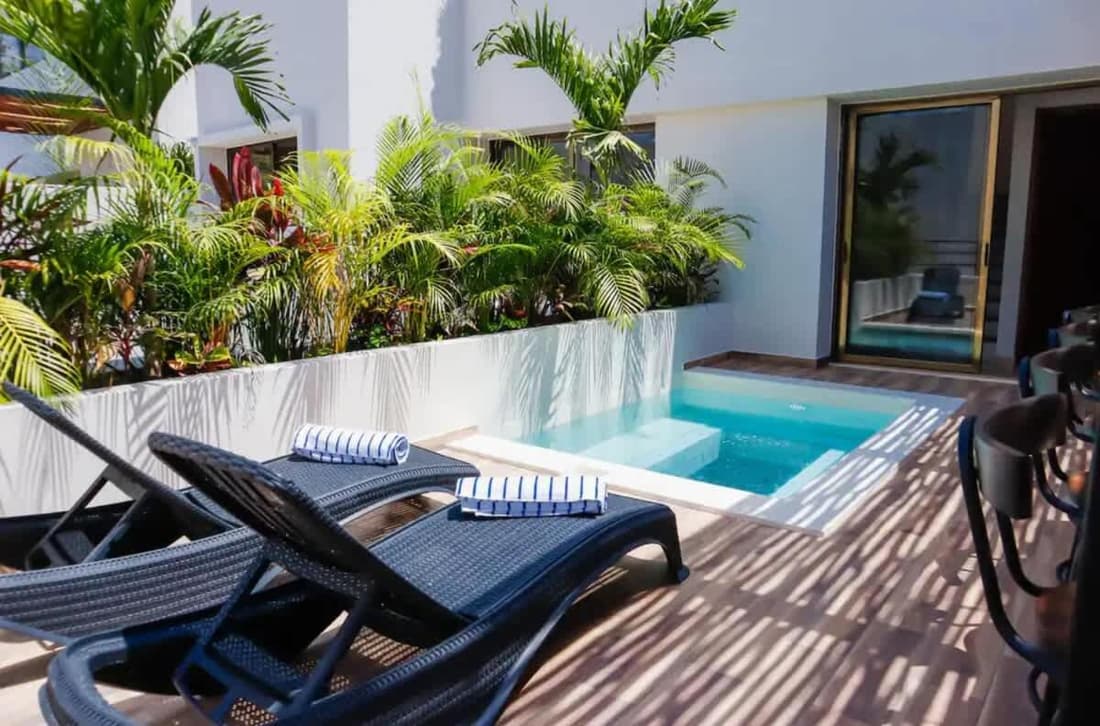 Huge 10BR Luxury Villa complex with Private Pool & Serene Setting