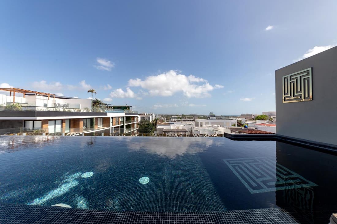 Modern Apartment with Pool in Playa del Carmen 2 BR