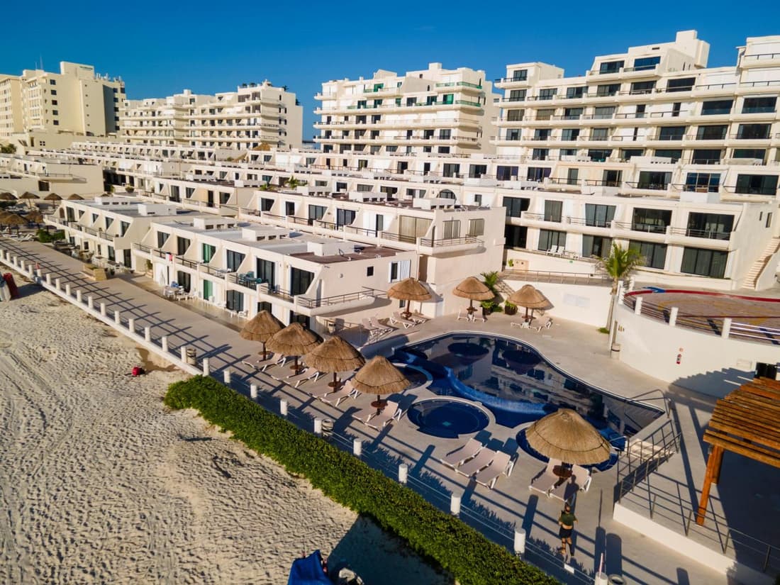 HotelZone L16 Beach Access