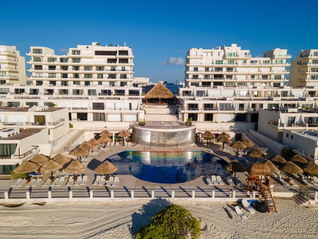 HotelZone L20 Beach Access