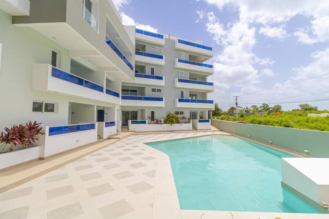 Modern 2BR Condo with Pool 10min walk to Beach - Caribbean Rose