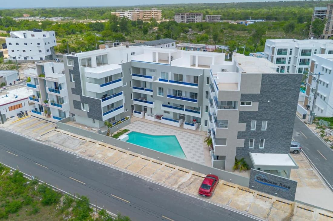 Modern 2BR Condo with Pool 10min walk to Beach - Caribbean Rose