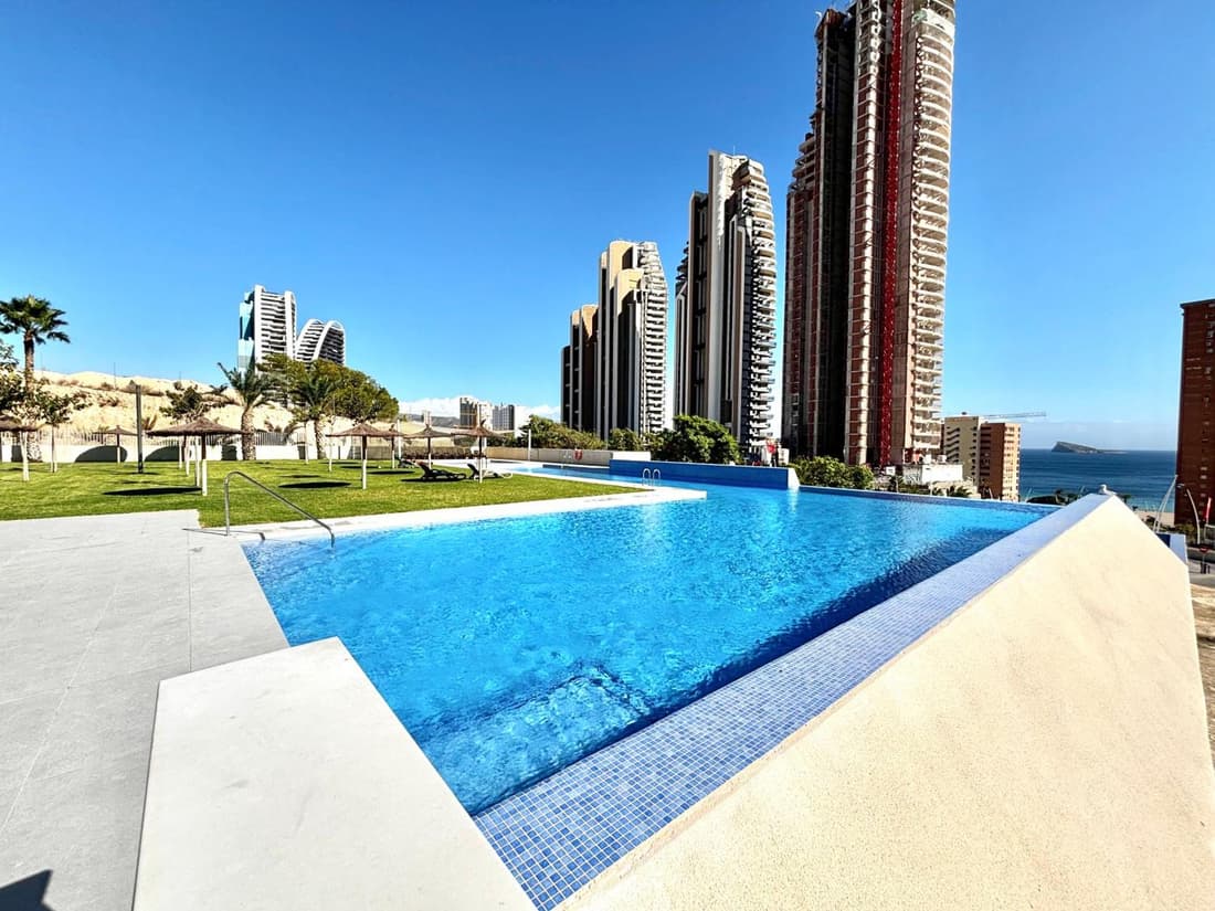 SAKURA LUXURY Poniente Beach