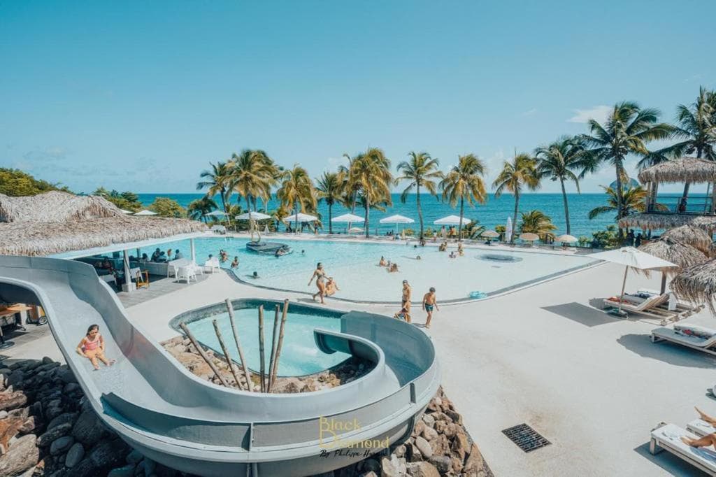 Marinotel avec piscine magnifique et deck privatif
