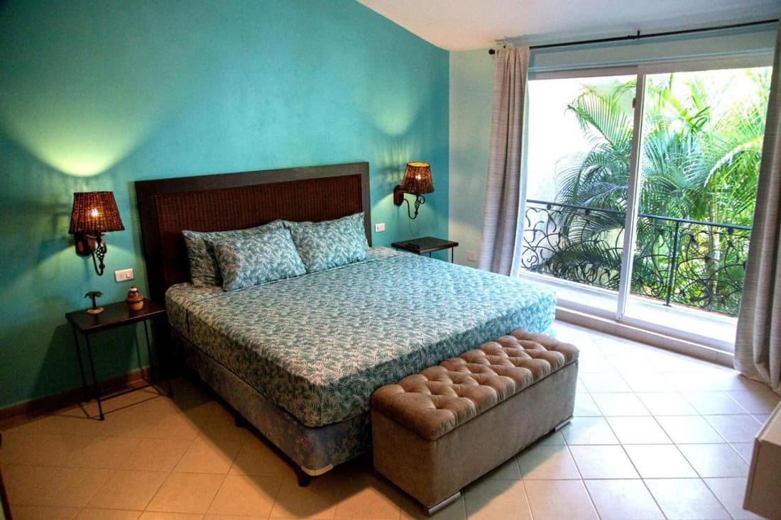 Spacious and elegant vacation home for 6 people in a private condominium