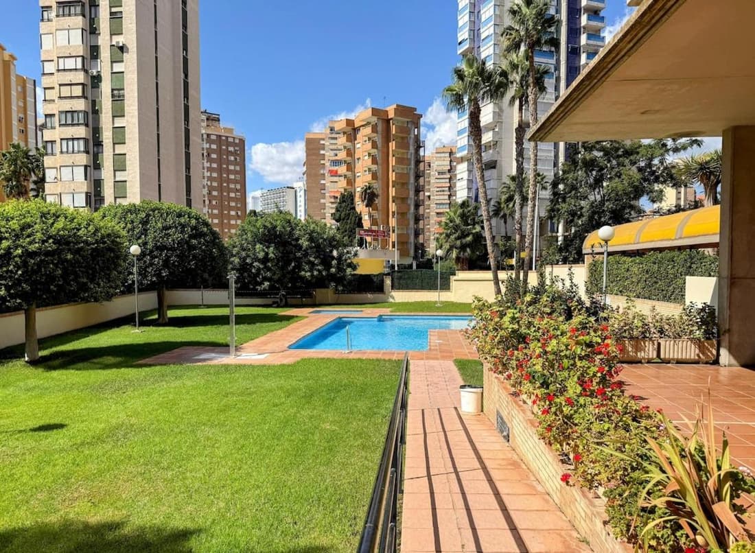 Apartamento con Vistas al Mar y Parking Cubierto