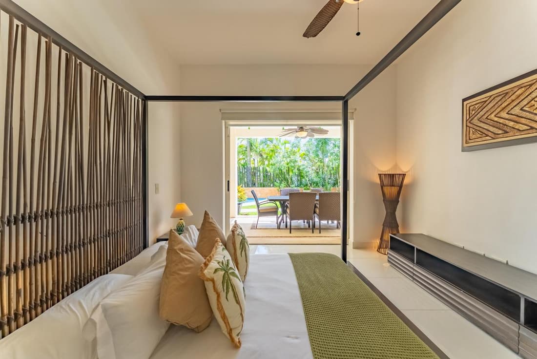 Spacious Apartment with Terrace, Pool and Beach Access