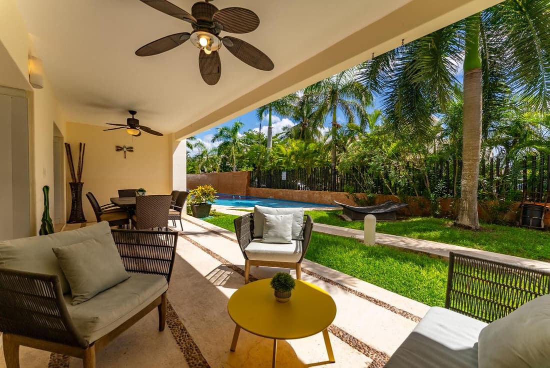 Spacious Apartment with Terrace, Pool and Beach Access