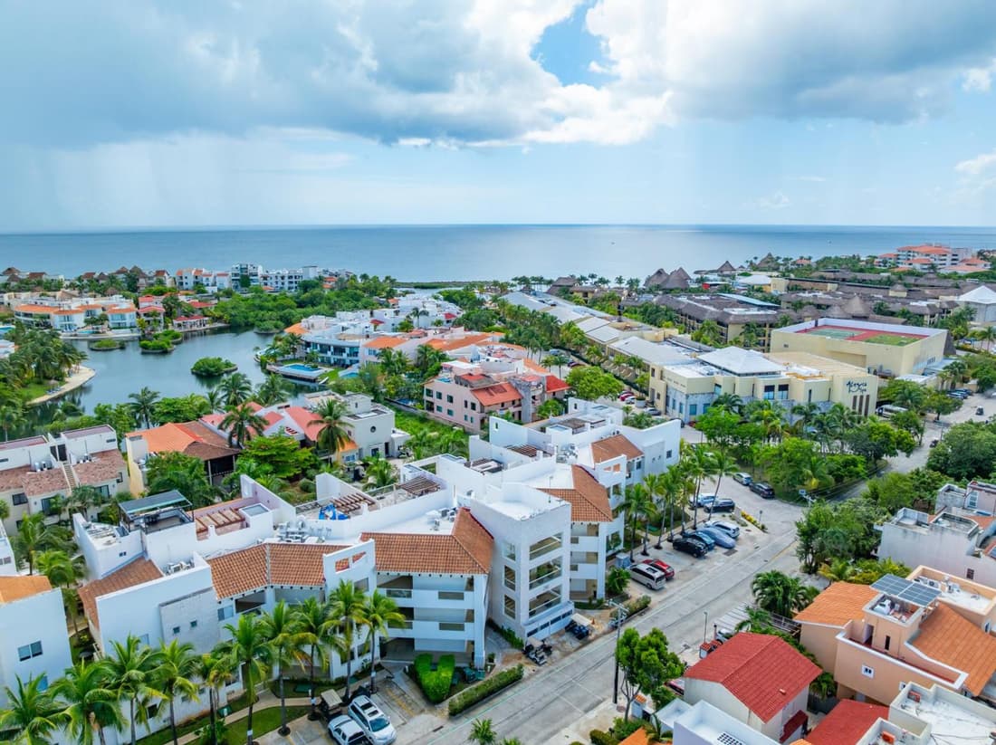 Spacious Apartment with Terrace, Pool and Beach Access