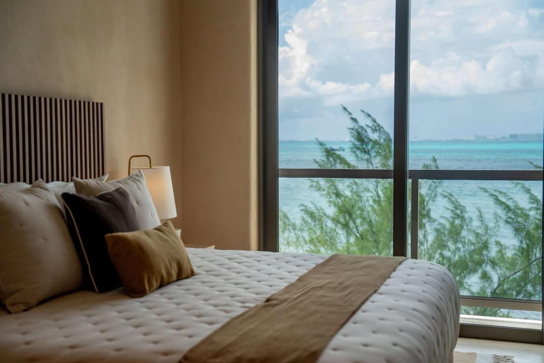 3BR Beachfront Elegant Condo -Family Getaway