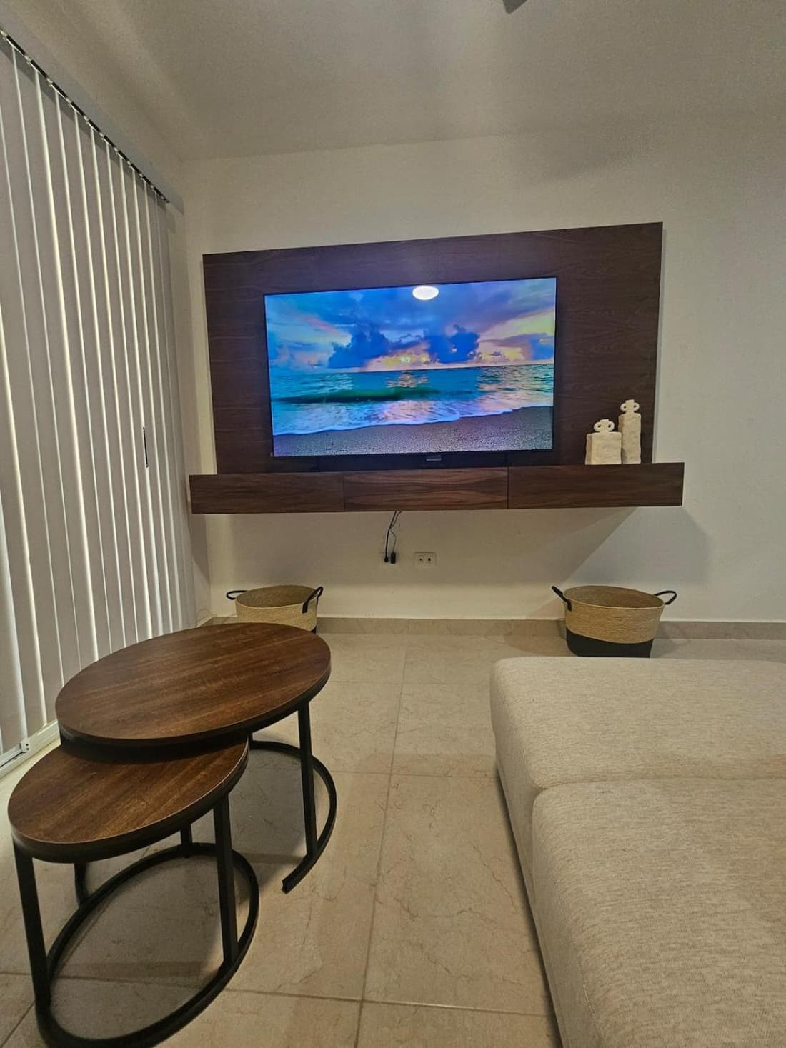 Ground floor condominium at the foot of the pool