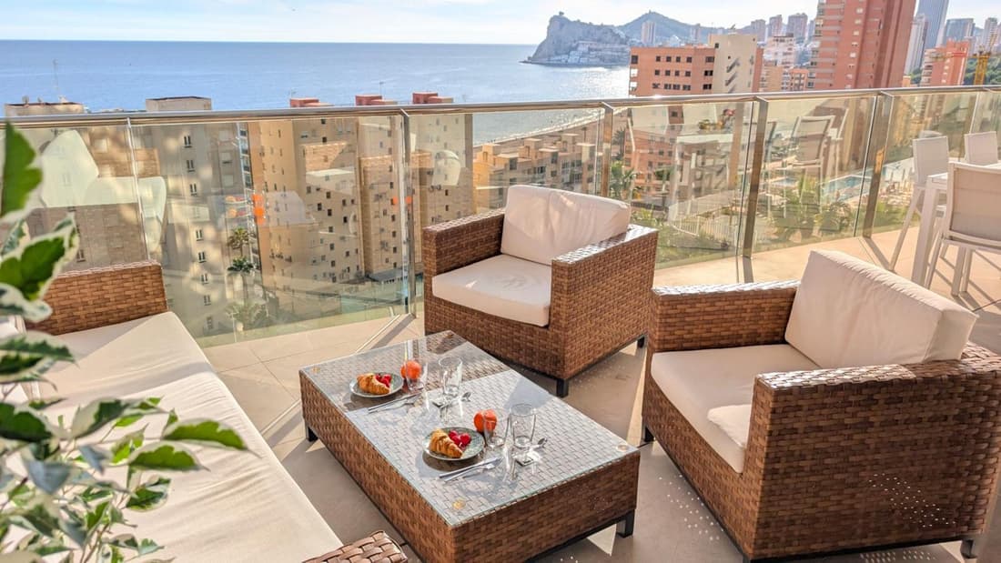 SUNSET CLIFFS azure apartment