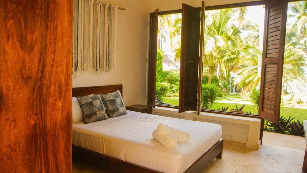 7BR Beautiful Waterfront Villa - Perfect Getaway