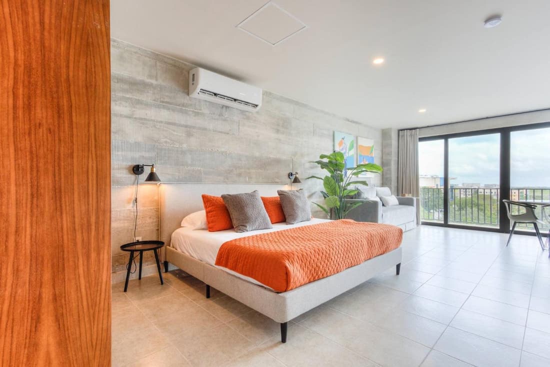 Great location Apartment with Rooftop Pool / Gym