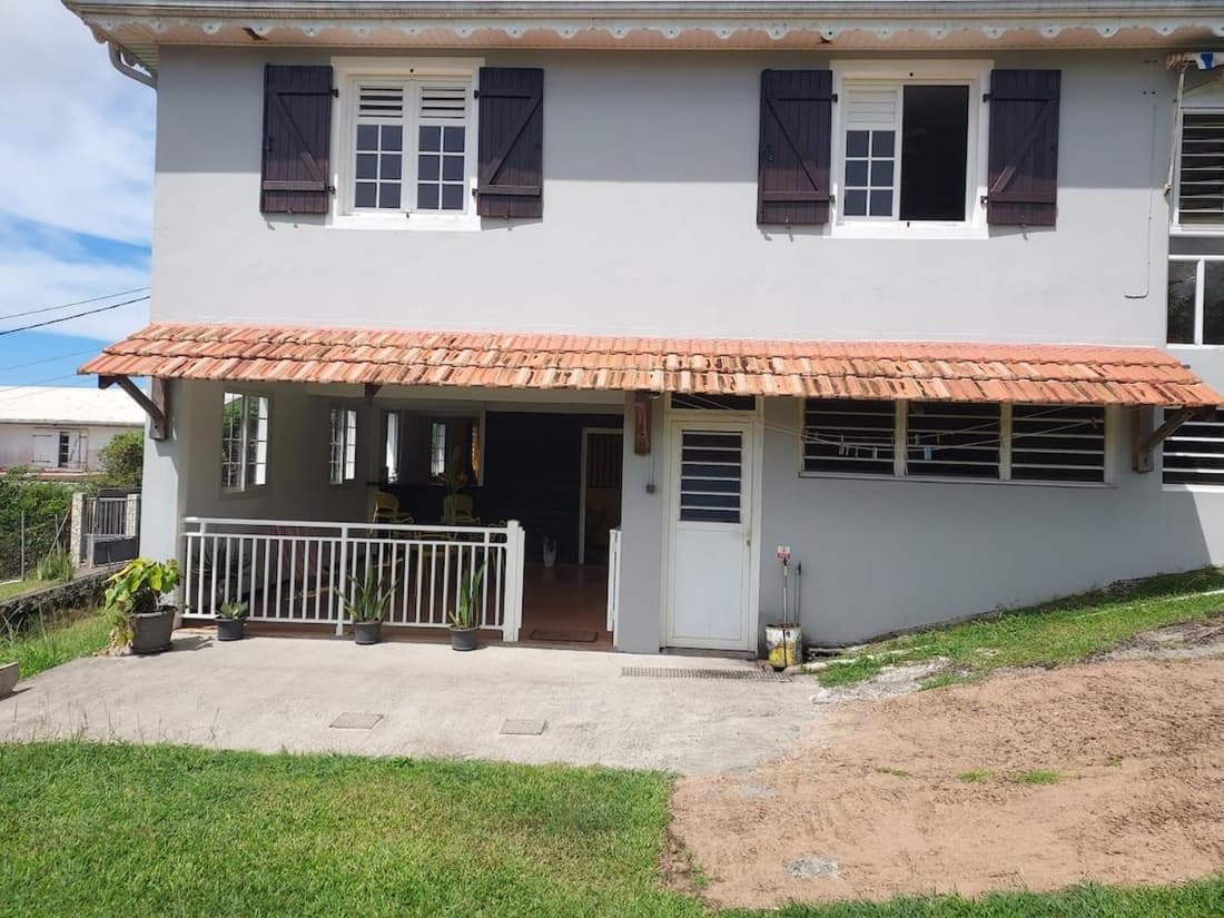 Le jaune soleil, appartement tropical, proximité plage