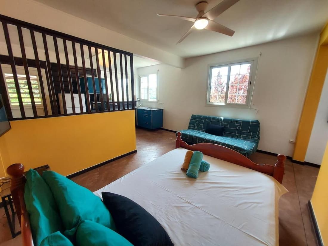 Le jaune soleil, appartement tropical, proximité plage