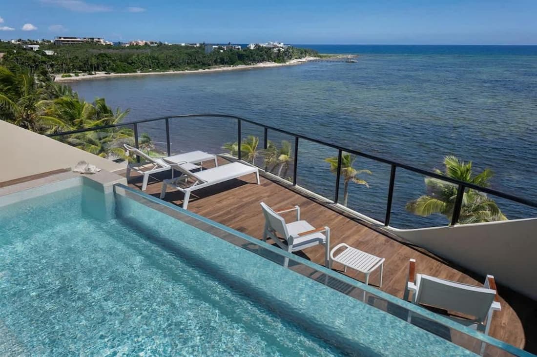 Beachfront 2BR Condo, Private Pool & Tankah Bay