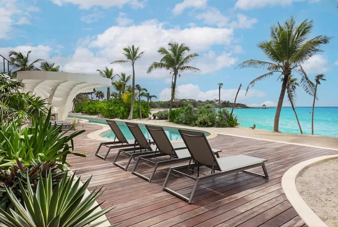 Beachfront 2BR Condo, Private Pool & Tankah Bay