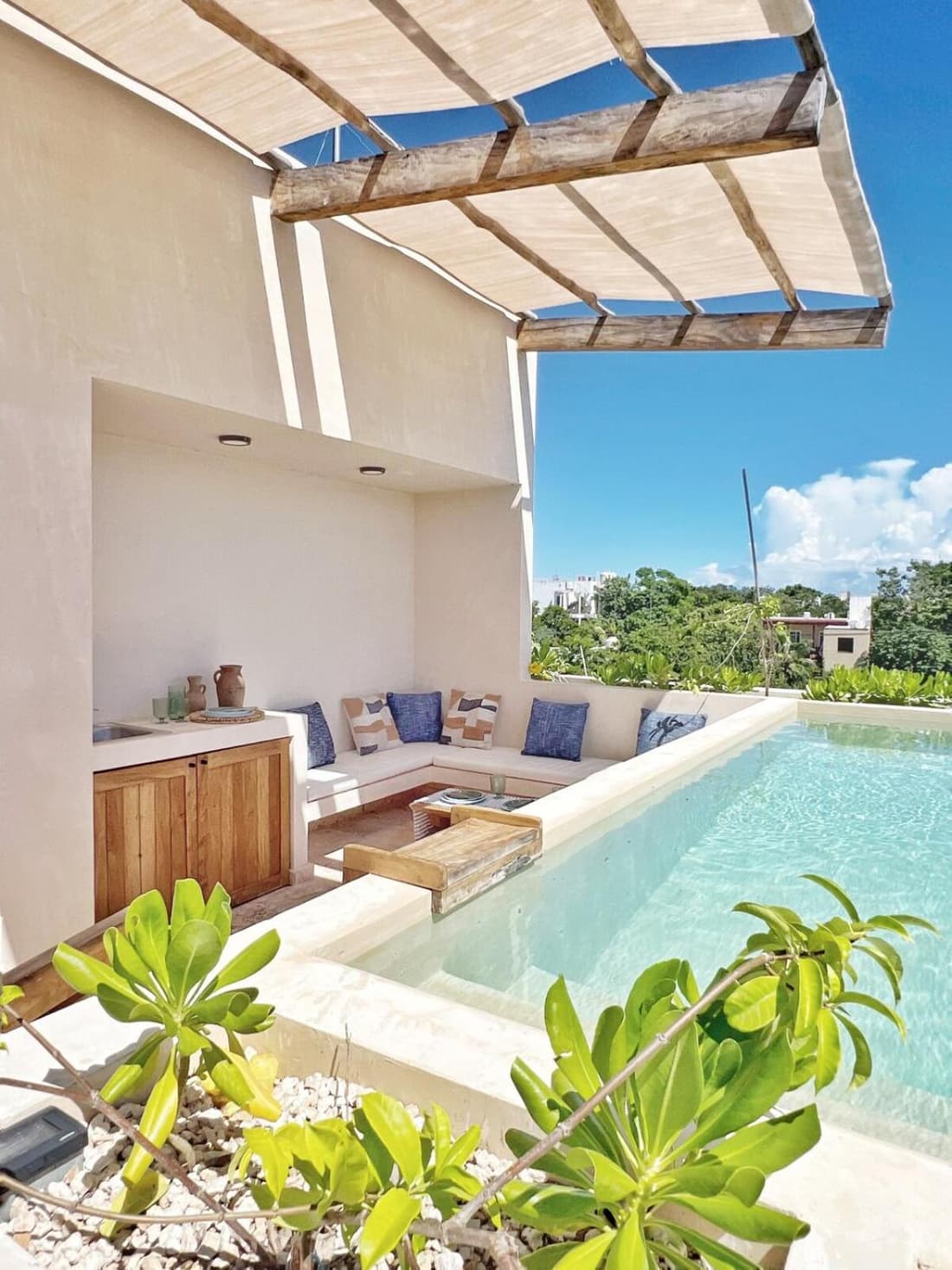 New Luxury Design Private Roof top Pool Walkable